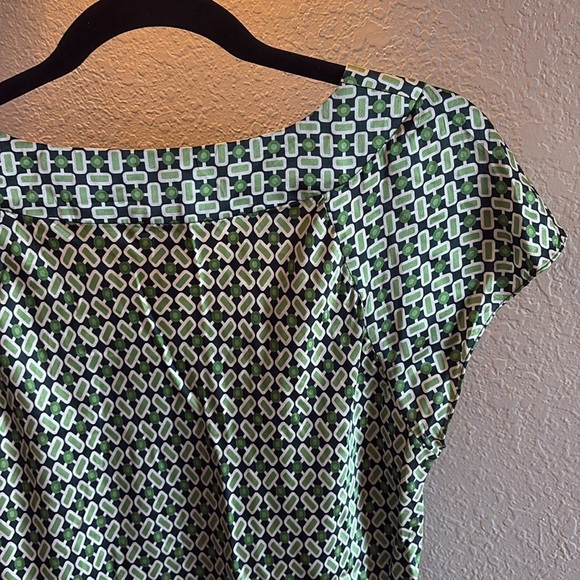Banana Republic Silk Green Geometric Green and Navy Blouse/ Size small - Picture 8 of 8